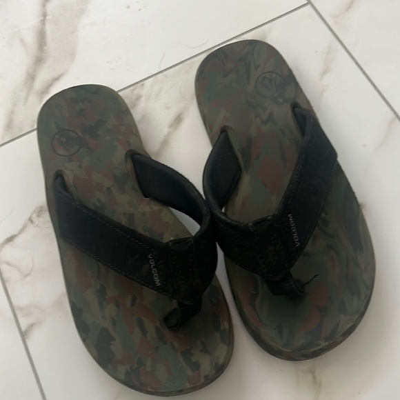 Volcom kids  flip flops- sandals - Picture 1 of 8